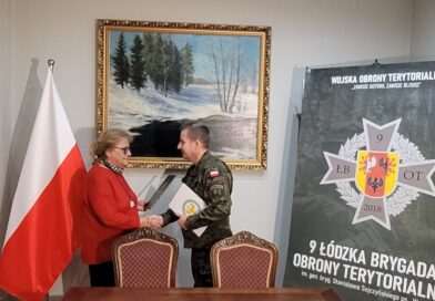 Podpisanie porozumienia o współpracy między ANSGK w Kutnie a 9 Łódzką Brygadą Obrony Terytorialnej. 