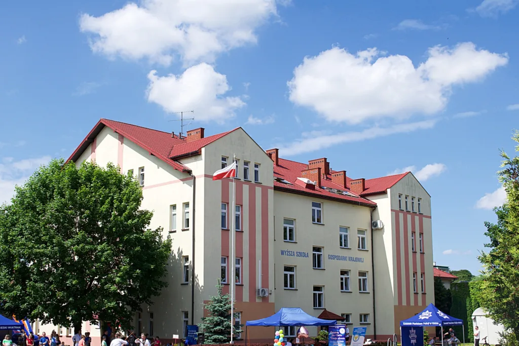 Budynek uczelni ANSGK w Kutnie